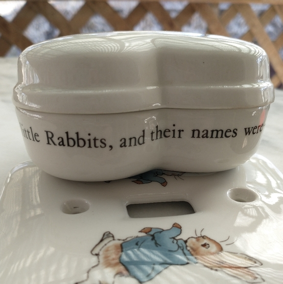 WEDGWOOD PETER RABBIT HEART-SHAPED TRINKET DISH W/ LID & MATCHING SWITCH PLATE - Picture 11 of 15